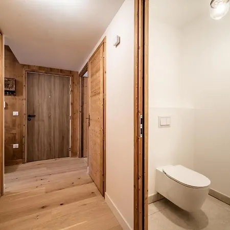 Centaurea - By Emerald 梅杰夫